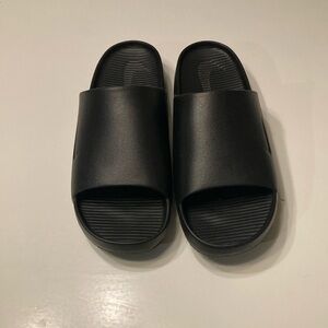 Used Mens Nike slide sandals